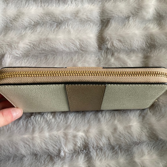 Brand New Coach Leather Accordion Zip Wallet - Cream & Tan - Picture 4 of 7